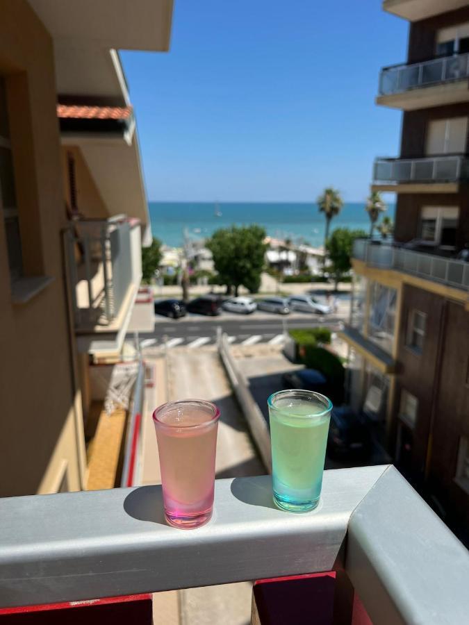 Bella Alba Apartment On The Beach Alba Adriatica Kültér fotó